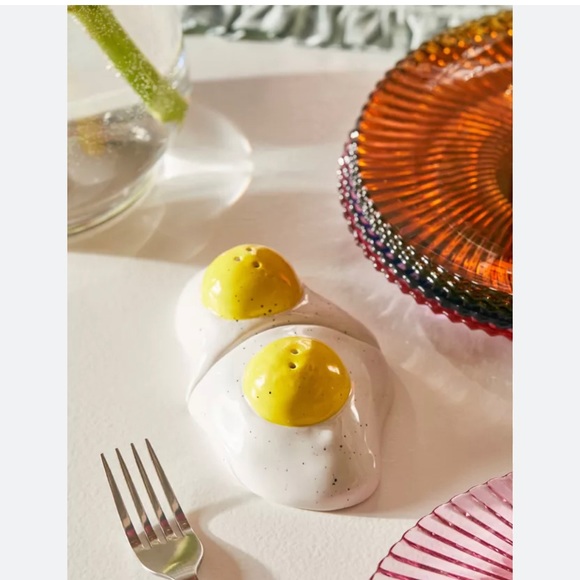 Fried, Egg, Salt and Pepper Shaker Set, includes salt and pepper shaker - Picture 7 of 7